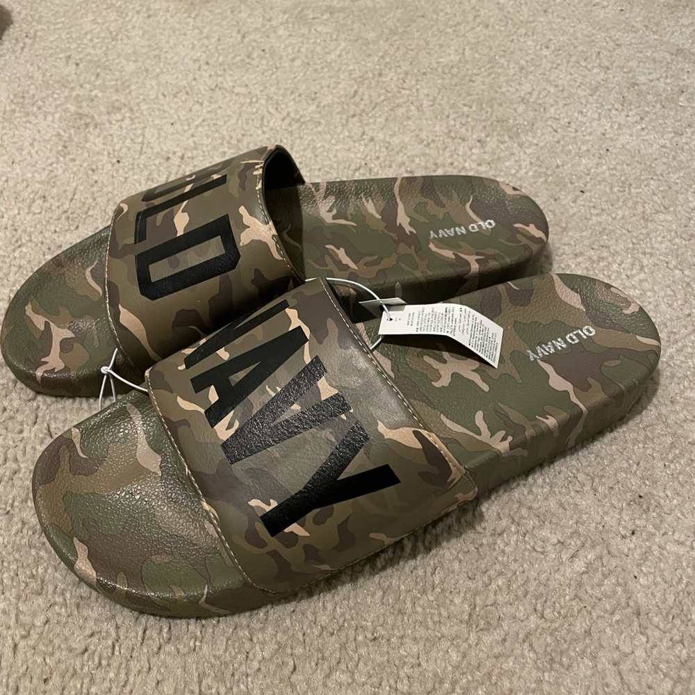 BRAND NEW Mens 10-11 Camo Old Navy Slides